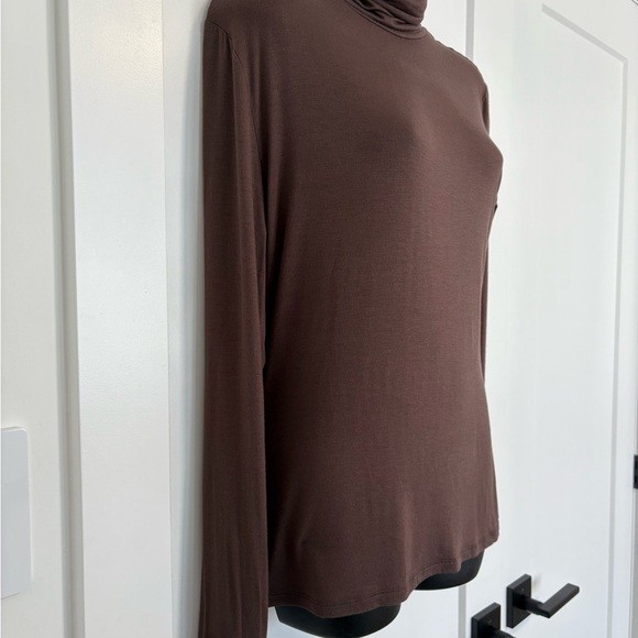 ICHI Brown Turtleneck Long Sleeve Top Basic Soft Shirt Size Medium - Picture 2 of 9